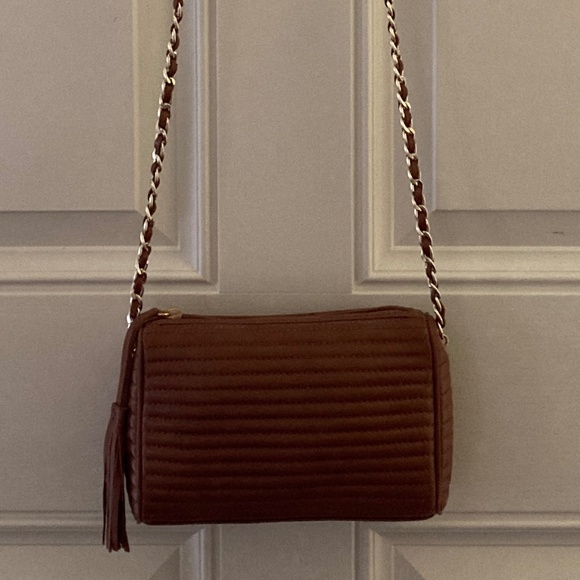 Nordstrom Genuine Leather Caramel Crossbody Bag/Gold Tone Woven Chain/NEW! - Picture 4 of 9